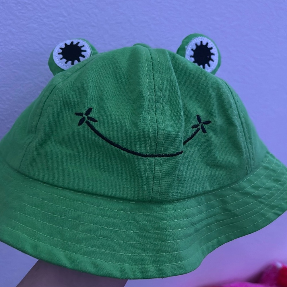 Frog bucket hat 🐸